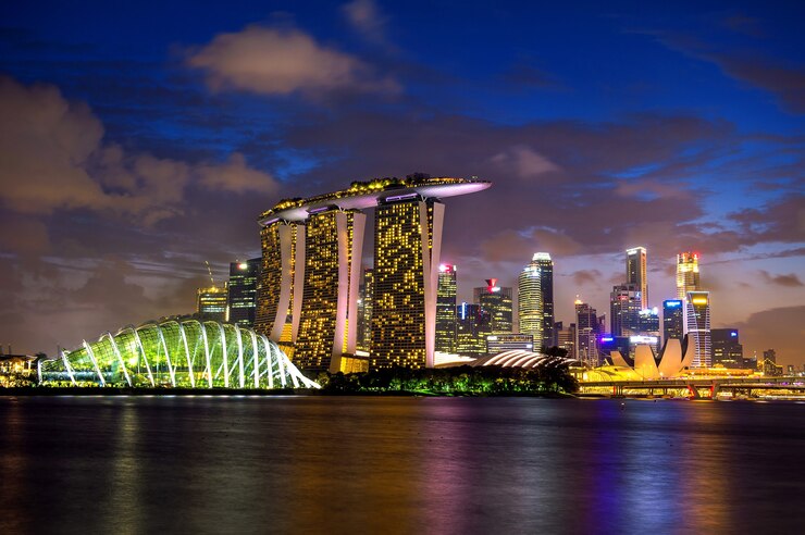 singapore-skyline-night_335224-651